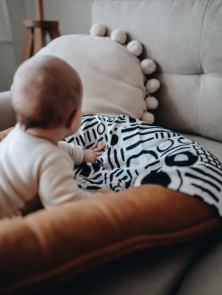 Kontrastná mušelínka je náš obľúbený produkt, je to suverénne najlepšia vychytávka, ktorú si obľúbil aj náš Lukáško 😊